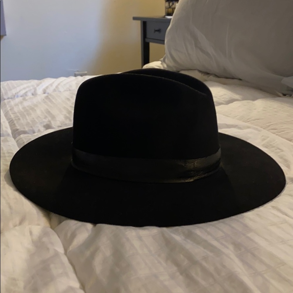 Janessa Leone Vincent Hat